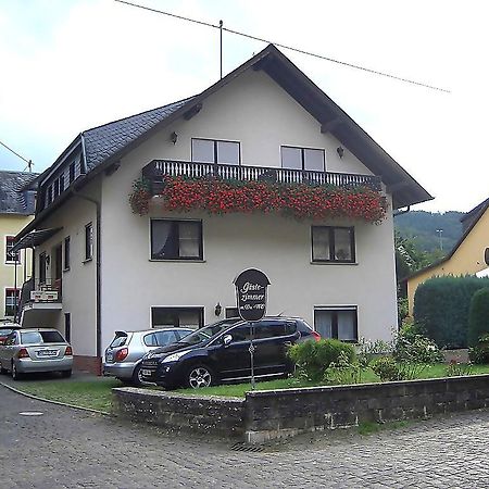 Mosel-Gastehaus Kirch Hotel Ернст Екстериор снимка